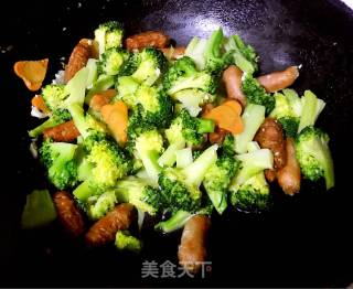 蒜蓉西兰花炒宝宝肠的做法步骤：8