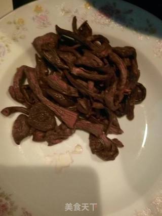 滑子蘑炒土豆片的做法步骤：4