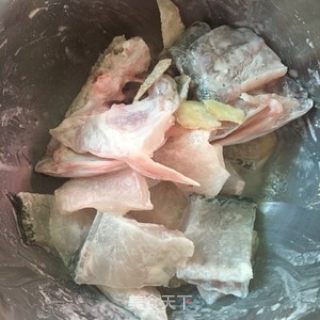 家常菜（酸萝卜）泡菜鱼片 超美味！！的做法步骤：1
