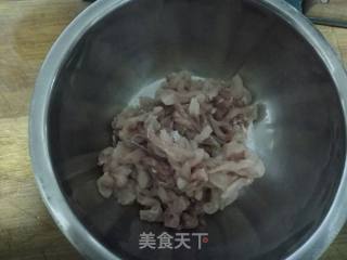 酱香肉丝的做法步骤：1