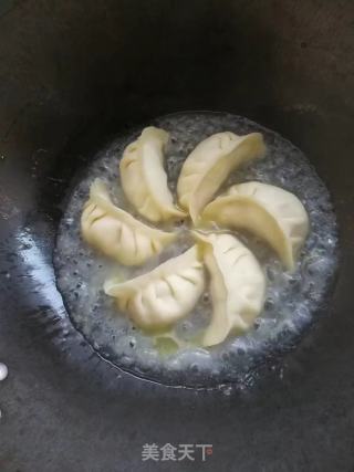 生煎锅贴的做法步骤：17
