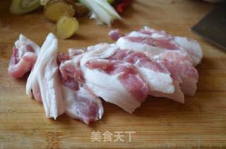 五花肉麻辣香锅的做法步骤：2