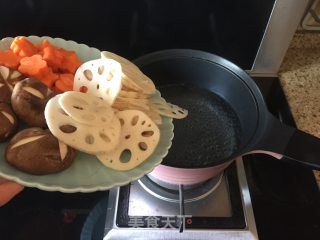 五花肉麻辣香锅的做法步骤：3