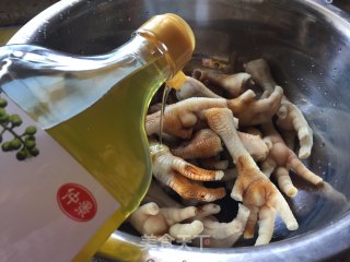 花椒油烧鸡爪的做法步骤：5