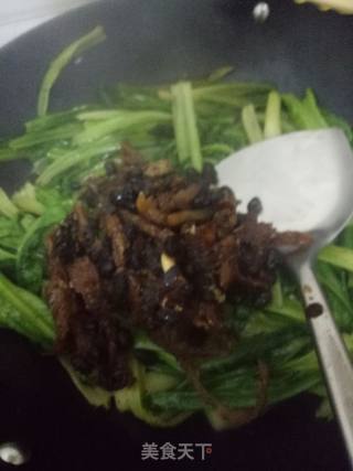 豆豉鲮鱼炒油麦菜的做法步骤：5