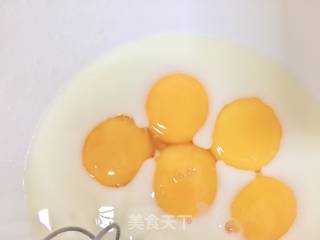 红色旋风蛋糕卷的做法步骤：3