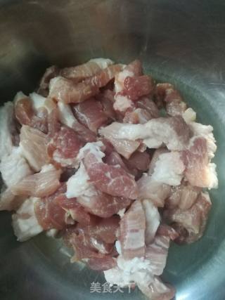 酥肉的做法步骤：1