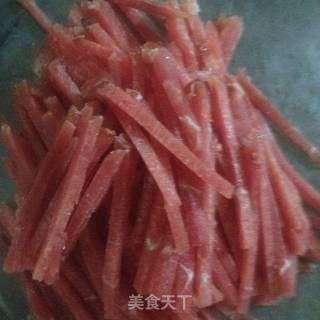 京酱肉丝的做法步骤：1