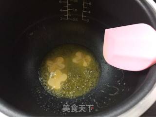 熟豆粉版牛轧糖的做法步骤：2