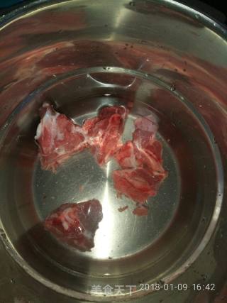 黑豆猪骨汤的做法步骤：1