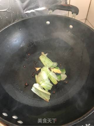 鲍鱼炖鸡的做法步骤：2