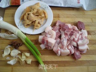 猴头红焖肉的做法步骤：2