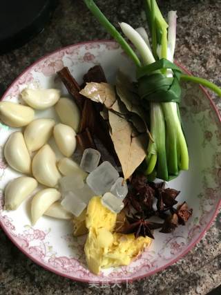 电饭煲猪蹄的做法步骤：2