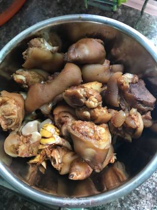 电饭煲猪蹄的做法步骤：3