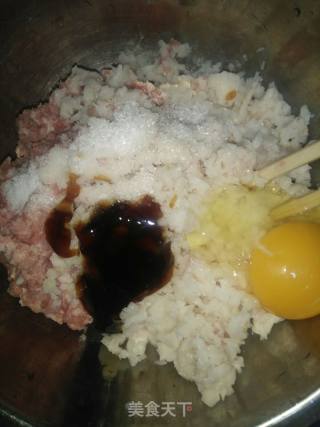 莲藕馅饺子的做法步骤：2