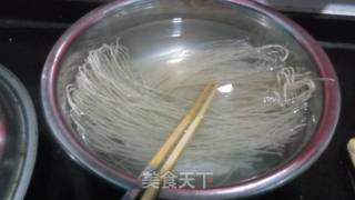 酸辣粉的做法步骤：1