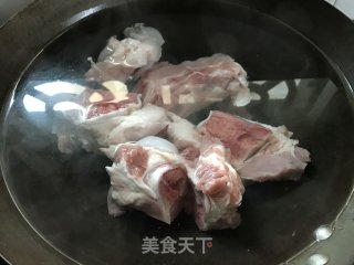 筒骨玉米山药煲的做法步骤：2