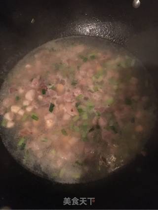 双丁韭菜过水面的做法步骤：5