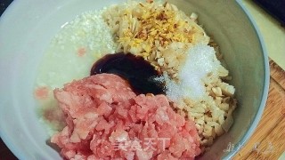 菇粒肉丸汤的做法步骤：3