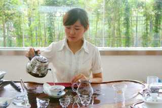 金花泾府茯砖茶的泡法的做法步骤：3