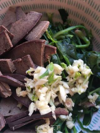 菠菜拌猪肝的做法步骤：8