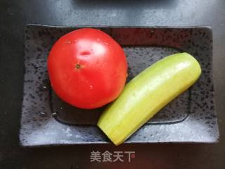 西红柿蛋白瓜片汤的做法步骤：1