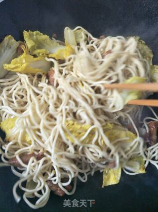 瘦肉炒面的做法步骤：5