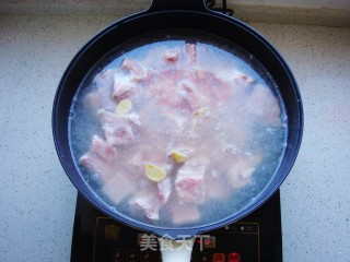 香煎啤酒排骨的做法步骤：2