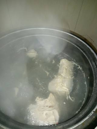 西兰花炒肉片的做法步骤：1