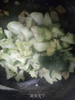 西兰花炒肉片的做法步骤：4