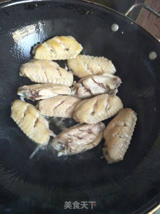 可乐鸡翅的做法步骤：1
