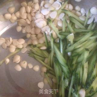 金针菇拌杏仁的做法步骤：3