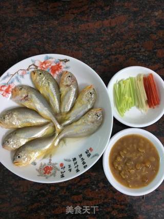 豆酱蒸小黄鱼的做法步骤：1