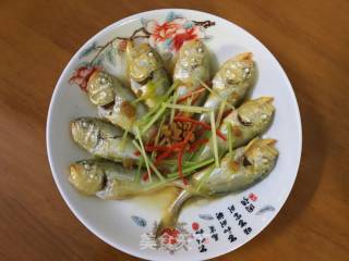 豆酱蒸小黄鱼的做法步骤：8