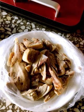 炒了个盐水鸭的做法步骤：1