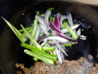 #御寒美食#牛肉炒方便面的做法步骤：12
