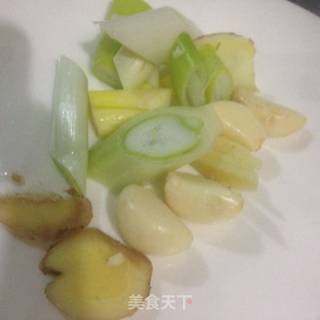 红烧带鱼的做法步骤：3