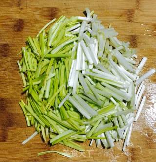 蒜黄炒鸡蛋的做法步骤：3