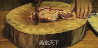 潮音潮人：潮汕秘制牛腩煲的做法步骤：1
