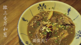 潮音潮人：潮汕秘制牛腩煲的做法步骤：8