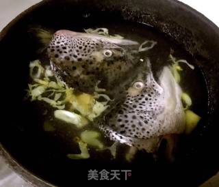 三文鱼头炖豆腐的做法步骤：7