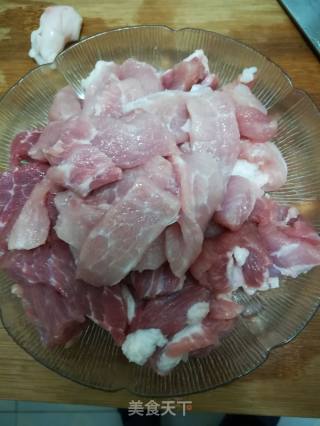 猪肉焖黄豆的做法步骤：1