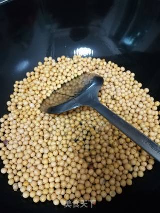 猪肉焖黄豆的做法步骤：2