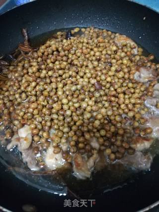 猪肉焖黄豆的做法步骤：3