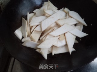 杏鲍菇炒胡萝卜的做法步骤：4