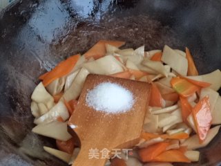 杏鲍菇炒胡萝卜的做法步骤：9
