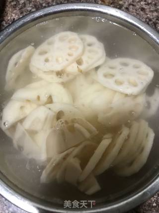 凉拌莲藕木耳的做法步骤：2