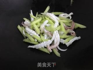 鲜鱿炒芥蓝骨的做法步骤：8