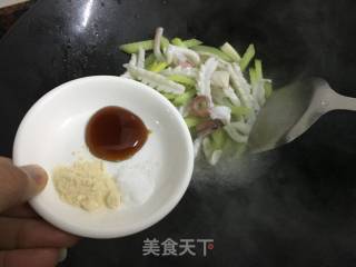 鲜鱿炒芥蓝骨的做法步骤：9