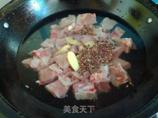 御寒美食一一可乐排骨的做法步骤：1